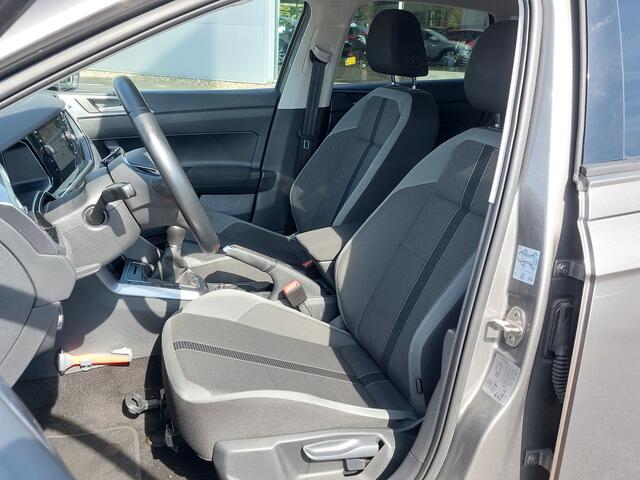 Volkswagen POLO 1.0 TSI 95pk Highline Executive-Pack 5-Deurs | Navi | Apple Carplay+Android Auto | Clima | Adap.Cruise | Sfeerverlichting | Pdc V+A | Licht+Regensensor | Privacy Glass | 16''lm