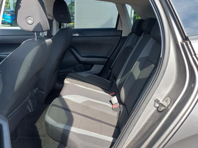 Volkswagen POLO 1.0 TSI 95pk Highline Executive-Pack 5-Deurs | Navi | Apple Carplay+Android Auto | Clima | Adap.Cruise | Sfeerverlichting | Pdc V+A | Licht+Regensensor | Privacy Glass | 16''lm