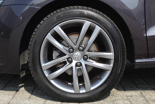 Volkswagen POLO 1.2 TSI Allstar Automaat/Adaptive cruise control/Stoelverwarming/Parkeersensoren rondom/Climate control/LED koplampen/16'' Lichtmetalen velgen.