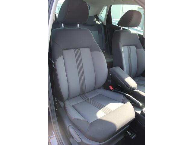 Volkswagen POLO 1.2 TSI Allstar Automaat/Adaptive cruise control/Stoelverwarming/Parkeersensoren rondom/Climate control/LED koplampen/16'' Lichtmetalen velgen.