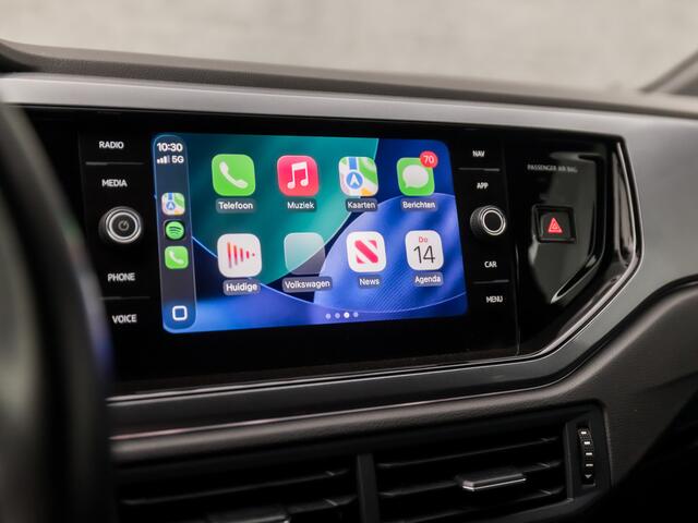 Volkswagen POLO 1.0 TSI R-Line Sport (VIRTUAL COCKPIT, LEDER, APPLE CARPLAY, CLIMATE, ZWART HEMEL, ADAPTIVE CRUISE, AUTOMATISCH INPARKEREN, SPORTSTOELEN, LM VELGEN, DAB+, PARKEERSENSOREN, NIEUWSTAAT)