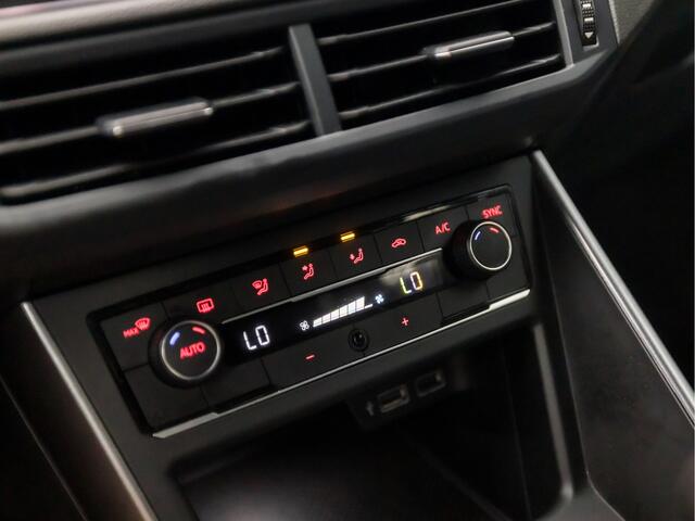 Volkswagen POLO 1.0 TSI R-Line Sport (VIRTUAL COCKPIT, LEDER, APPLE CARPLAY, CLIMATE, ZWART HEMEL, ADAPTIVE CRUISE, AUTOMATISCH INPARKEREN, SPORTSTOELEN, LM VELGEN, DAB+, PARKEERSENSOREN, NIEUWSTAAT)