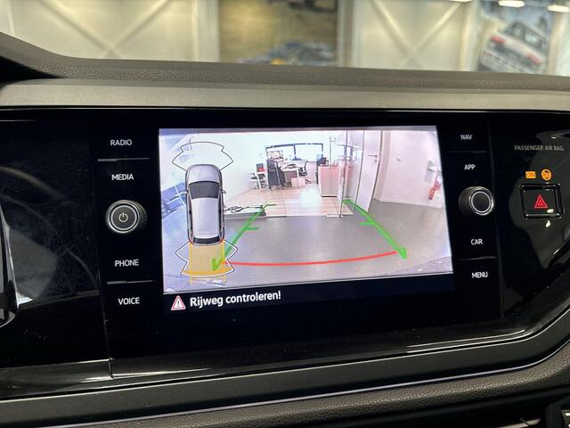 Volkswagen POLO 1.0 TSI 95pk DSG R-Line Camera · Apple/Andorid Car Play · P-Sensoren · DAB · Getint Glas · 16'' Inch · Garantie t/m 24-11-2028 of 100.000km