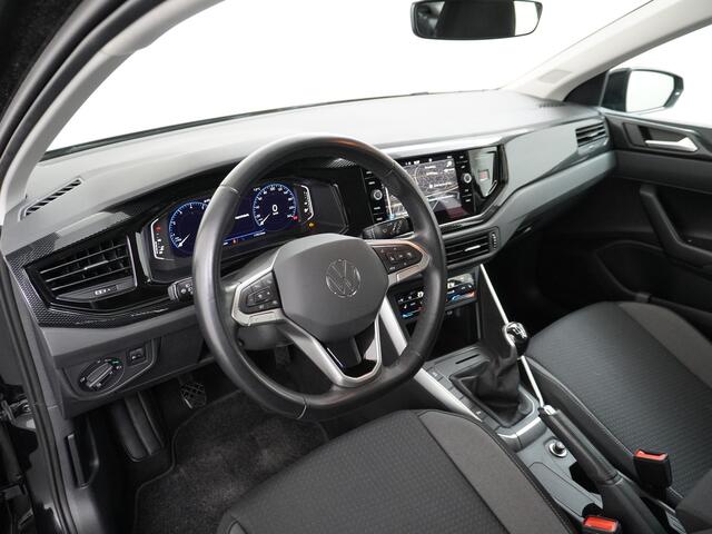 Volkswagen POLO 1.0T 96PK Adaptive Cruise Apple Carplay Android Digital-Cockpit-Pro App-Connect Dual-ECC PDC-a+v Stoel-Verwarmd Navi Life Business Lane-Assist Isofix Voicecommand DAB Front assist ChroomPack. Lmv 2/3Deelbare a-Bank 1e Eigenaar Origineel Nederlandse Auto E