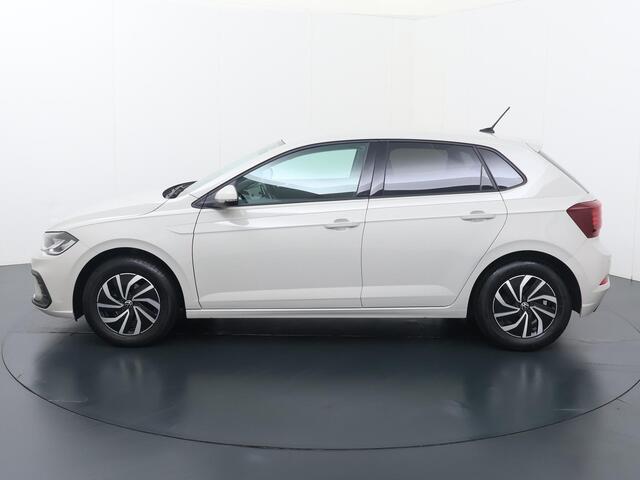 Volkswagen POLO 1.0 TSI Life | 95 PK | Trekhaak afneembaar | Navigatiesysteem | Parkeersensoren |