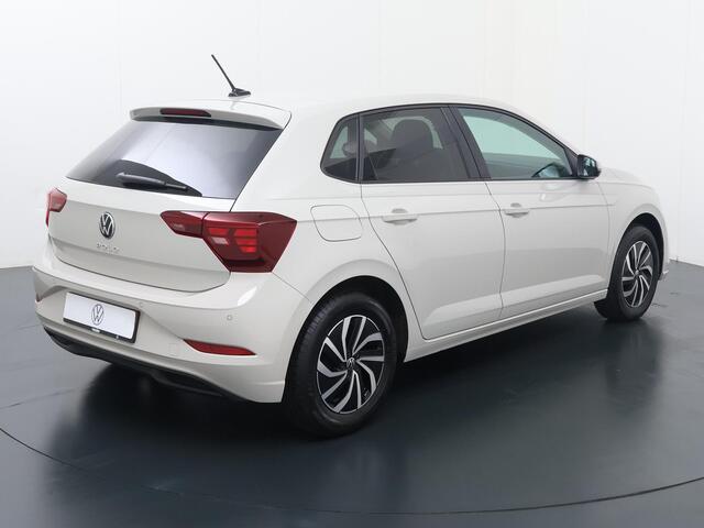 Volkswagen POLO 1.0 TSI Life | 95 PK | Trekhaak afneembaar | Navigatiesysteem | Parkeersensoren |