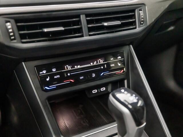 Volkswagen POLO 1.0 TSI R-Line Sport Automaat (2X R-LINE, VIRTUAL COCKPIT, APPLE CARPLAY, GRILL VERLICHT, CAMERA, STOELVERWARMING, SPORTSTOELEN, GETINT GLAS, DYNAMISCHE KNIPPERLICHTEN, ADAPTIVE CRUISE, NIEUWSTAAT)