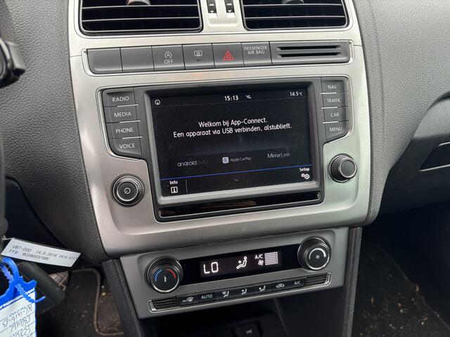 Volkswagen POLO 1.2 TSI Highline TREKHAAK / NAVI / CLIMA / CARPLAY / SPORTSTOEL / NL-AUTO