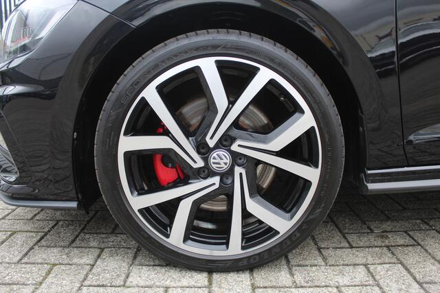 Volkswagen POLO 2.0 TSI GTI Achteruitrijcamera/Stoelverwarming/Adaptice cruise control/Virtueel Dashboard/Navigatie/18 Inch/Inklapbare spiegels