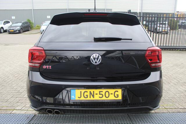Volkswagen POLO 2.0 TSI GTI Achteruitrijcamera/Stoelverwarming/Adaptice cruise control/Virtueel Dashboard/Navigatie/18 Inch/Inklapbare spiegels