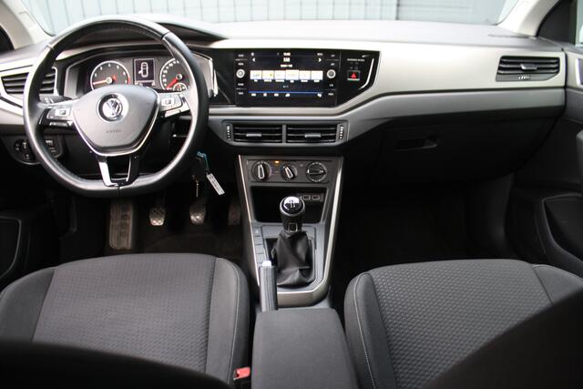 Volkswagen POLO 1.0 TSI Comfortline - NAVIGATIE - AIRCO - TREKHAAK - 5-DEURS
