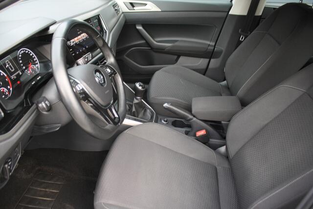 Volkswagen POLO 1.0 TSI Comfortline - NAVIGATIE - AIRCO - TREKHAAK - 5-DEURS