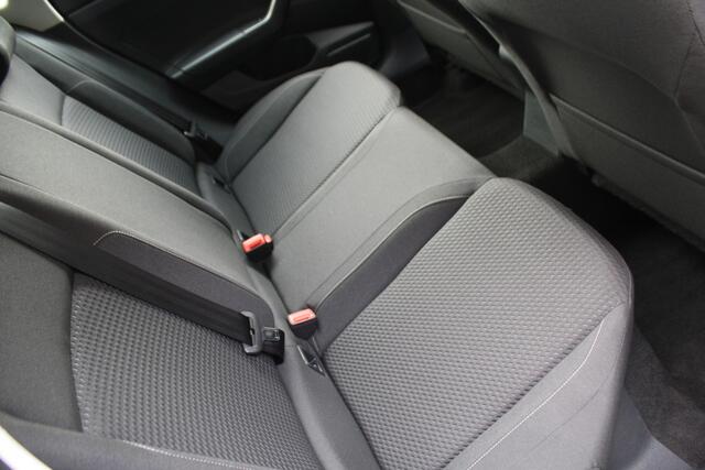 Volkswagen POLO 1.0 TSI Comfortline - NAVIGATIE - AIRCO - TREKHAAK - 5-DEURS