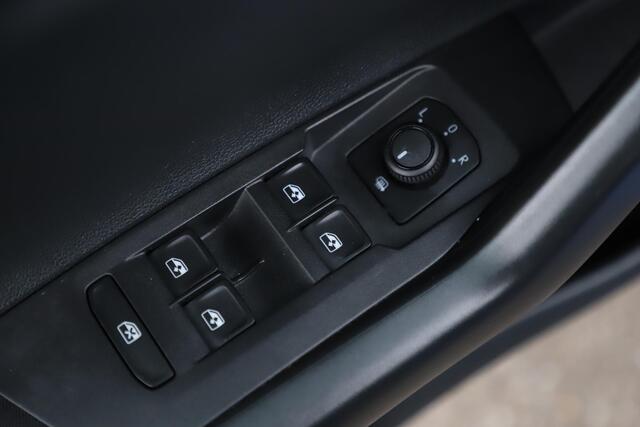 Volkswagen POLO 1.0 TSI Comfortline 95PK NAP! 15 inch LMV Navigatie Carplay Android Airco Adaptive Cruise Control