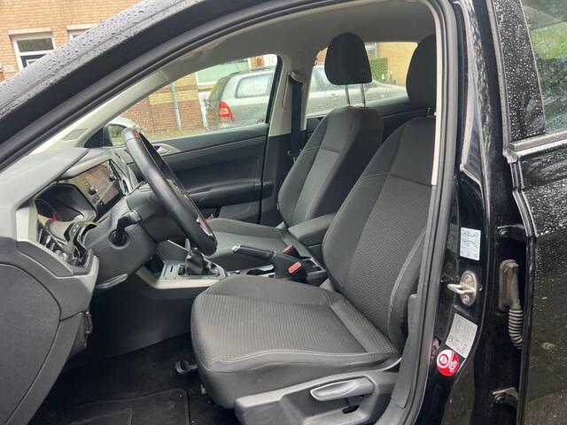 Volkswagen POLO 1.0 MPI Comfortline Executive Navigatie / Parkeersensoren / Airco / Bluetooth / LM Velgen / App-connect