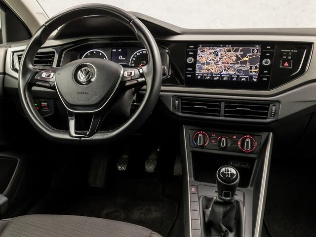 Volkswagen POLO 1.0 TSI Sportline (APPLE CARPLAY, GROOT NAVI, LM VELGEN, GETINT GLAS, SPORTSTOELEN, ADAPTIVE CRUISE, ARMSTEUN, NIEUWSTAAT)