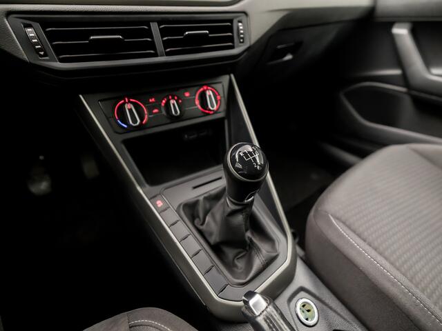 Volkswagen POLO 1.0 TSI Sportline (APPLE CARPLAY, GROOT NAVI, LM VELGEN, GETINT GLAS, SPORTSTOELEN, ADAPTIVE CRUISE, ARMSTEUN, NIEUWSTAAT)