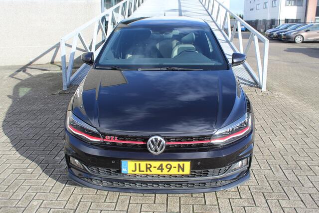 Volkswagen POLO 2.0 TSI GTI Automaat/Achteruitrijcamera/Parkeersensoren rondom/Beats audio/Digital dash/Apple car play/Navigatie/Adaptive cruise control/Climate control/Stoelverwarming/Inklapbare en verwarmbare buitenspiegels