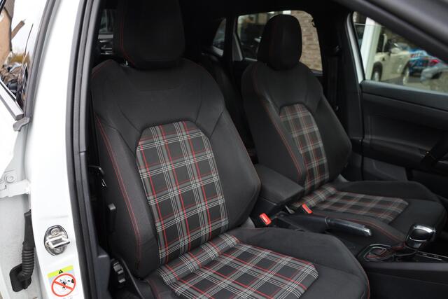 Volkswagen POLO 2.0 TSI GTI PANO VIRTUAL CAMERA STOELVERW. CARPLAY ZWARTE-HEMEL ADAPTIVE-CRUISE CLIMA NAVI VOICE 2XPDC 18''LMV