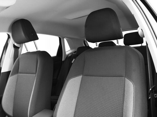 Volkswagen POLO 1.0 TSI 95pk Life · Apple/Android Car Play · Airco · P-Sensoren · DAB · Getint Glas · 15'' Inch · Garantie t/m 10-10-2027 of 100.000km