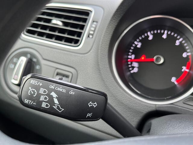 Volkswagen POLO 1.2 TSI 5-DEURS / AIRCO / CRUISE CTR. / RADIO / PARELMOER-LAK