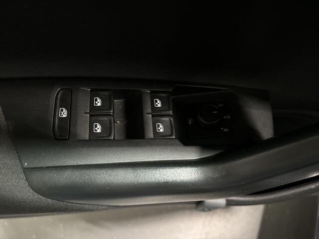 Volkswagen POLO 1.0 TSI 95pk Life · Apple/Android Car Play · P-Sensoren · DAB · Getint Glas · Airco · 15'' Inch · Garantie t/m 16-10-2027 of 100.000km