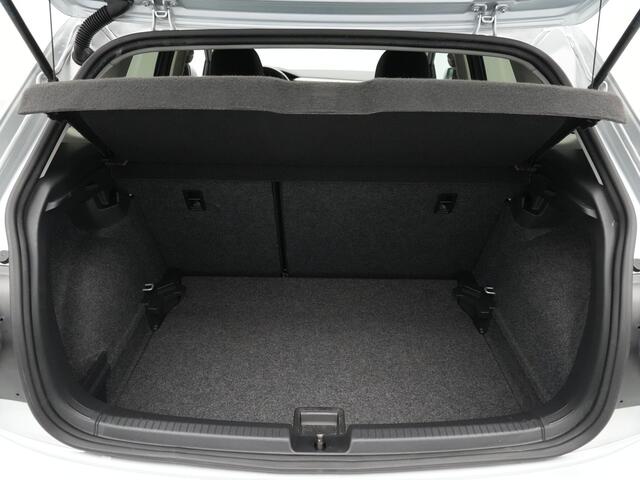 Volkswagen POLO 1.0 95 pk TSI Comfortline Navi via App Acc Pdc Lm Velgen Voorruit repareren