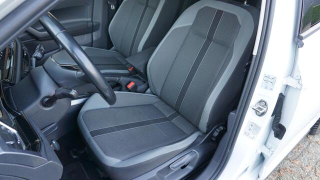 Volkswagen POLO 1.0 TSI 116pk 5Drs R-line & Highline 17inch LM Trekhaak A-Camera App-Connect *NL auto*