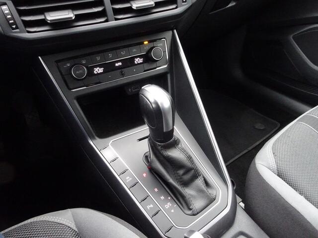 Volkswagen POLO 1.0 TSI Highline Automatische airco, trekhaak, navigatie, parkeersensoren, cruise controle, sportstoelen, licht metalen velgen, enz. GEEN IMPORT