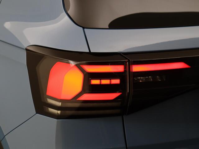 Volkswagen T-Cross 1.0 TSI 95 5MT Life Edition | 'App-Connect' draadloze smartphone integratie | Achterlichten LED | Afstandscontrolesysteem (Front Assist)