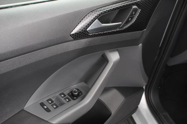 Volkswagen T-Cross 1.0 TSI 110pk DSG Style | Navigatie | Apple Carplay/Android Auto | Climate Control | Camera | Extra Getint Glas | Adaptive Cruise Control