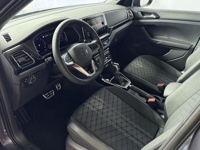 Volkswagen T-Cross 1.5 TSI 150PK R-LINE EDITION TREKHAAK LED KEYLESS LMV IQ CAMERA STOELVERW ?2025? "Volkswagen rijden begint bij Topautos.nl - 75 topmodellen direct op voorraad!"