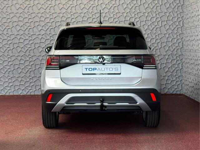 Volkswagen T-Cross DE VERNIEUWDE T-CROSS 116PK 17''LMV TREKHAAK CAMERA VIR.COCKPIT STOELVERW. ADAP.CRUISE LMV CARPLAY 2025 "Volkswagen rijden begint bij Topautos.nl - 75 topmodellen direct op voorraad!"