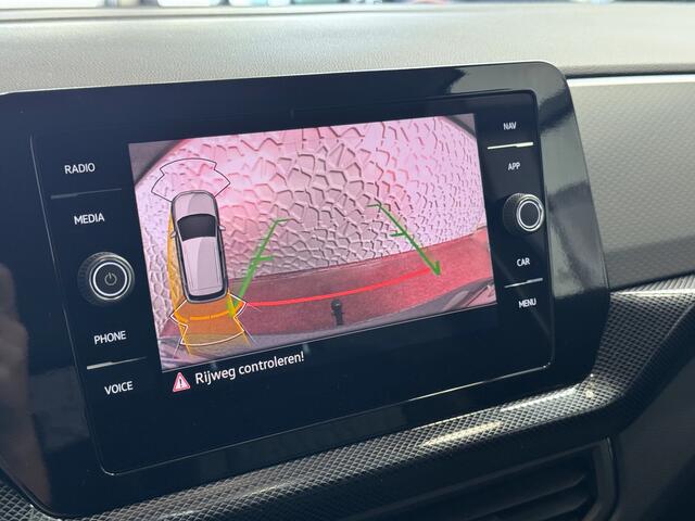 Volkswagen T-Cross DE VERNIEUWDE T-CROSS 116PK 17''LMV TREKHAAK CAMERA VIR.COCKPIT STOELVERW. ADAP.CRUISE LMV CARPLAY 2025 "Volkswagen rijden begint bij Topautos.nl - 75 topmodellen direct op voorraad!"