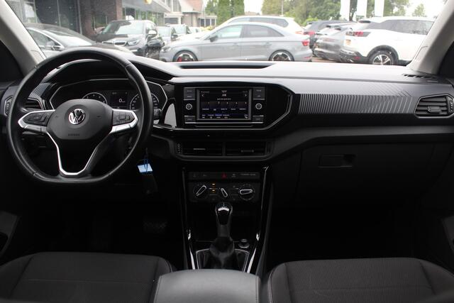 Volkswagen T-Cross 1.0 TSI Style / Trekhaak / Navigatie / Parkeerhulp V+A / 18'' / LED Koplampen / Dodehoek / Stoelverwarming / Apple CarPlay / ACC