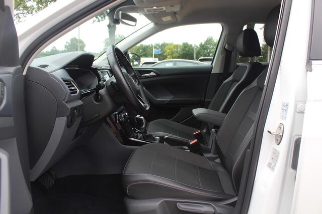 Volkswagen T-Cross 1.0 TSI Style / Trekhaak / Navigatie / Parkeerhulp V+A / 18'' / LED Koplampen / Dodehoek / Stoelverwarming / Apple CarPlay / ACC