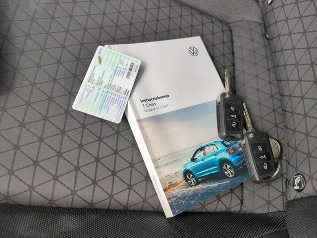 Volkswagen T-Cross 1.0 TSI 95pk Life / Navigatie / Parkeersensoren Voor + Achter / Achteruitrijcamera / Airco / 16''LMV