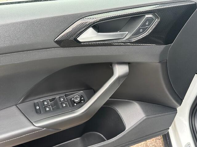 Volkswagen T-Cross 1.5 TSI R-Line / Trekhaak orig. / Led koplampen / Digitaal inst.paneel