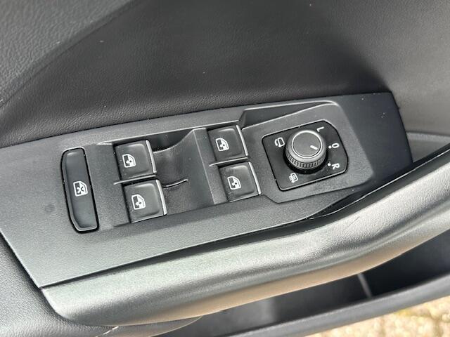 Volkswagen T-Cross 1.5 TSI R-Line / Trekhaak orig. / Led koplampen / Digitaal inst.paneel