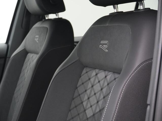 Volkswagen T-Cross 1.5 TSI 150 pk DSG R-Line Edition | IQ Light | Trekhaak | Stoelverwarming | Achteruitrijcamera | Adaptive Cruise | Carplay | 17 inch