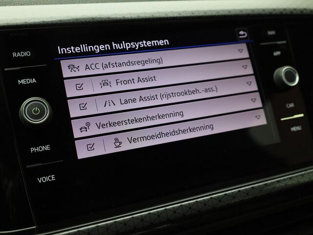 Volkswagen T-Cross 1.0 TSI 110pk DSG Style Business R · R-line · Navigatie · Apple/Android Carplay · Camera + Parkeersensoren