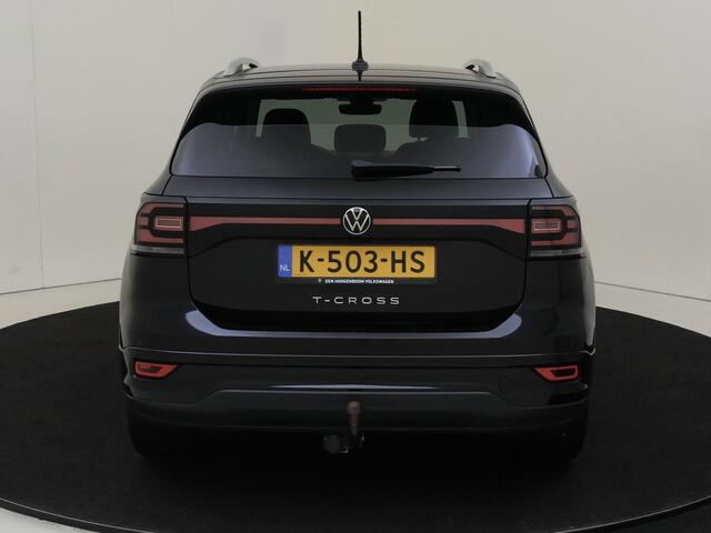 Volkswagen T-Cross 1.0 TSI R-Line | Trekhaak | Navigatie | Adaptieve cruise control | Parkeersensoren | CarPlay | Draadloze telefoonlader | LED verlichting |