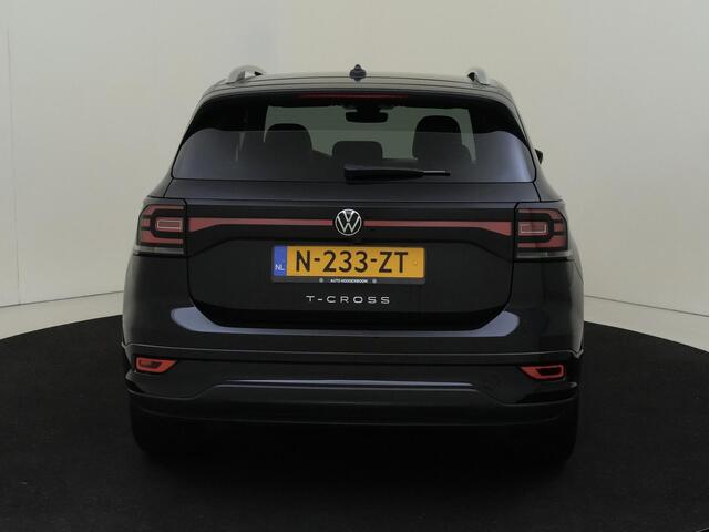 Volkswagen T-Cross 1.0 TSI R-Line | Achteruitrijcamera | Digital cockpit Pro | Navigatie | Adaptieve cruise control | Elektrisch inklapbare buitenspiegels | CarPlay | LED verlichting |
