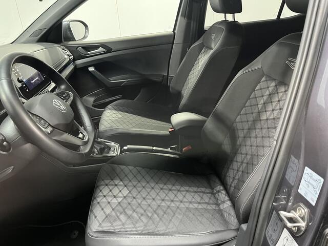 Volkswagen T-Cross 1.5 TSI R-Line / AUTOMAAT/ FABRIEKSGARANTIE T/M 2-2027/ 2X R-LINE/ APP-CONNECT/ NAVI/ MATRIX/ ADAPT. CRUISE/ PARK. SENSOREN + CAMERA/ CLIMA/ STOEL VERWARM./ 17" LMV