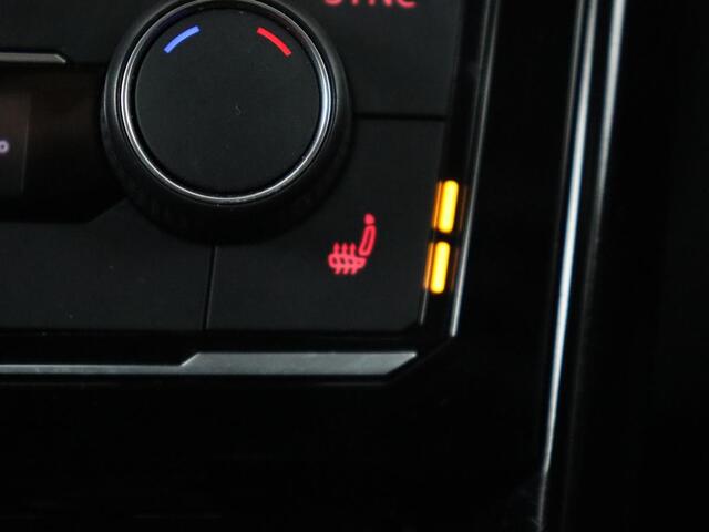 Volkswagen T-Cross 1.0 TSI R-Line | Camera | Carplay | Stoelverwarming | Cruise Control Adaptief | LED koplampen | LMV 18 |