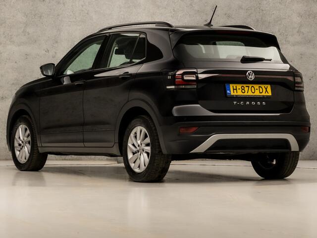 Volkswagen T-Cross 1.0 TSI Sport Automaat (APPLE CARPLAY, GROOT NAVI, GETINT GLAS, PARKEERSENSOREN, SPORTSTOELEN, LM VELGEN, ADAPTIVE CRUISE, NIEUWE APK, NIEUWSTAAT)