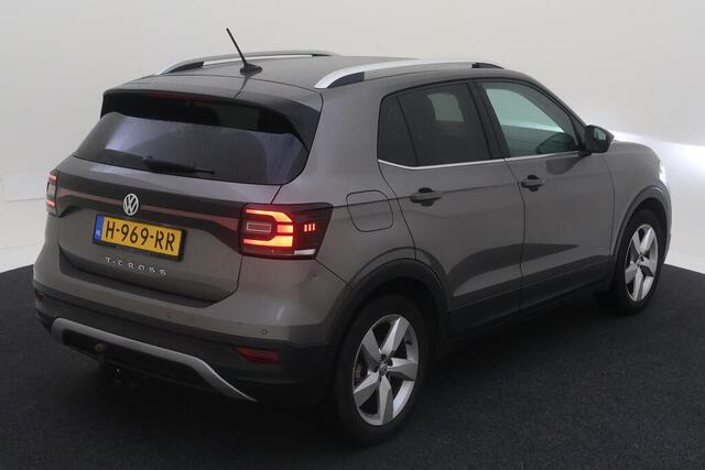 Volkswagen T-Cross 1.0 TSI Style / TREKHAAK/ PARK. SENSOREN/ LED/ CLIMA/ APP CONNECT/ 17" LMV