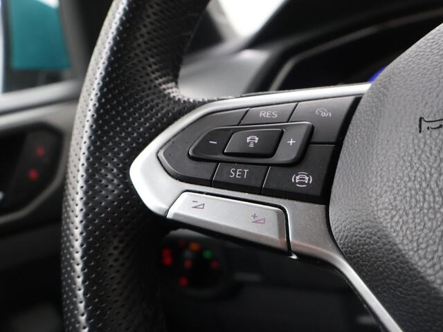 Volkswagen T-Cross 1.0 TSI Style | 115 PK | Automaat | Trekhaak | R-Line | Navigatiesysteem | Beats audio | Digitaal instrumentenpaneel |