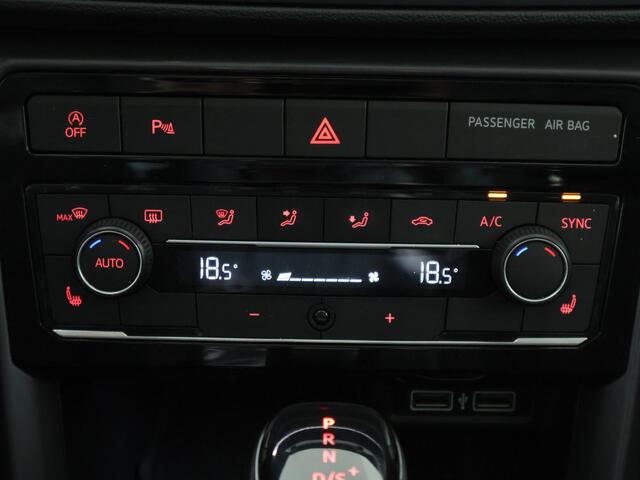 Volkswagen T-Cross 1.0 TSI Style Two-Tone Automaat | 1e eigenaar | Navigatie | Stoelverwarming | Camera |