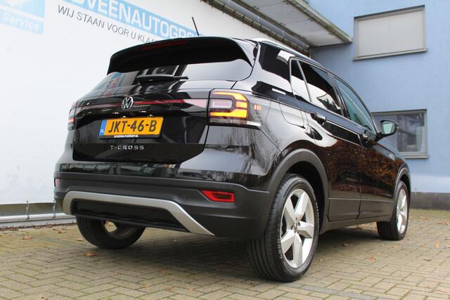 Volkswagen T-Cross 1.5 TSI Style Business 150PK | Incl. 12 maanden Garantie | Achteruitrijcamera | Stoelverwarming | Adaptive cruise | LED Koplampen | Apple CarPlay/Android Auto | Climate controle | Parkeersensoren V+A | Draadloze telefoonlader | Schakelmogelijkheid aan stu
